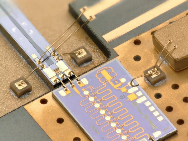 Software for simulation and improved design of high data rate optical fibres components
