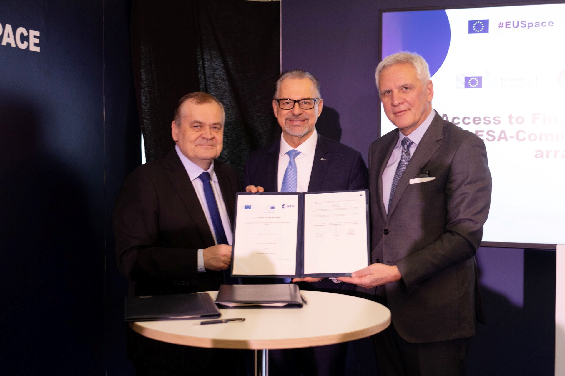 ESA signs a new tripartite collaboration to strengthen ties in the European space sector with EIB and EC